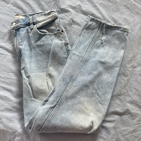 Abercrombie & Fitch 90s Straight Ultra High Rise Jeans - Picture 2 of 6